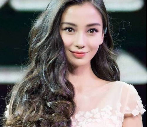Angelababy染发新造型，时尚魅力再升级