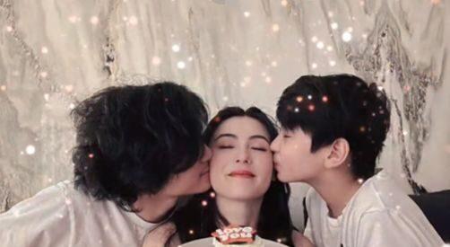 赵丽颖与儿子共赏烟花，母子侧脸相似，情深似海