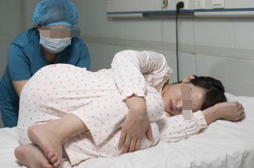 面对三次肿瘤复发与近百斤腹部积液的挑战，一位女性的坚韧与抗争