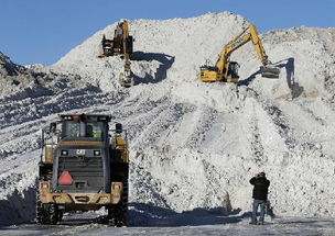 寒潮来袭，八省区暴雪与大雾交织的严冬挑战