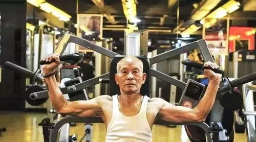 苏有朋52岁高龄仍能腾空一跳，揭秘他的健身秘诀！