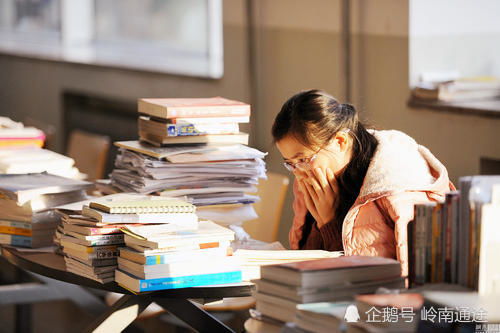 张雪峰谈考研圈名师塌房现象，教育光环下的道德失守
