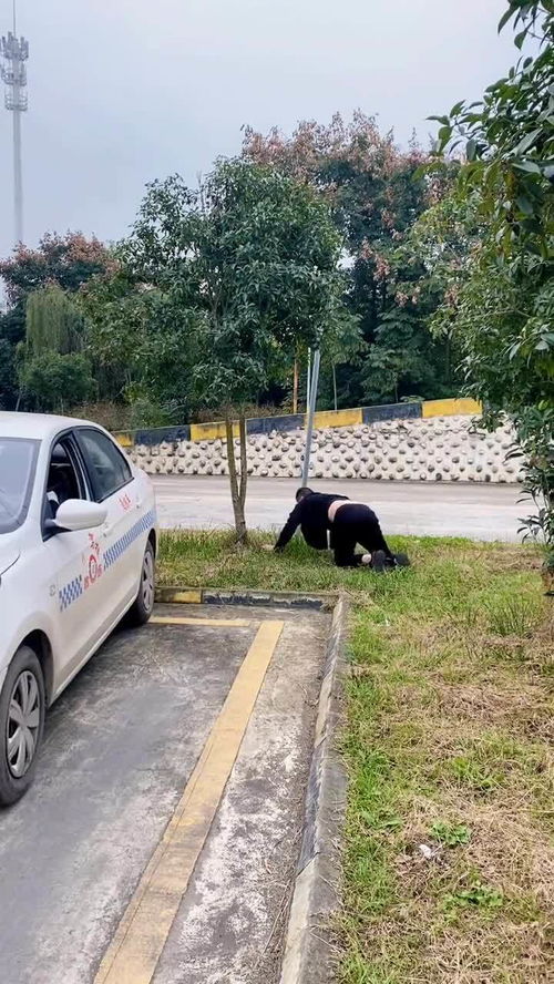 悲剧瞬间，24岁女舞蹈老师遭遇校车追尾，不幸身亡