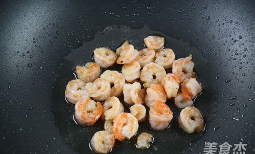 与辉同行，涉事冷冻虾仁退一赔三，守护消费者权益