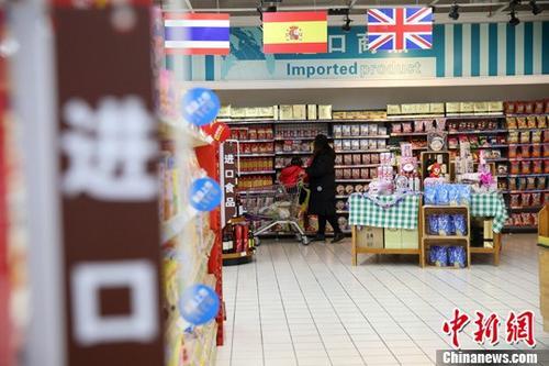美国超市中国商品被民众抢购，中美贸易战背后的消费现象