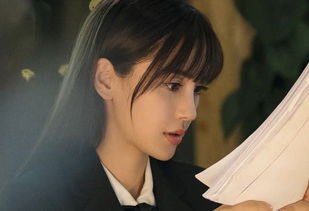 朱一龙与倪妮共撑一把伞，画面养眼至极