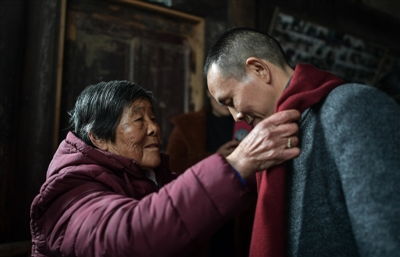 寻子18年，母亲团圆5个月后离世，团圆梦碎，悲痛不已