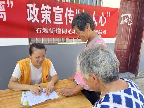 农行工作人员的贴心关怀，曾劝老人回去休息，温暖人心