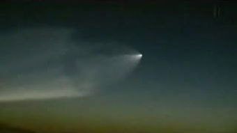 西安上空惊现大量白点状不明飞行物，专家解读神秘现象