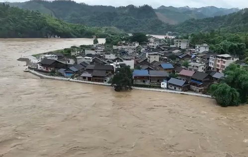 洪水肆虐，榕江城区半小时内遭遇严重水灾