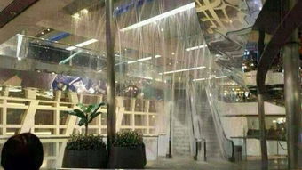 成都东站惊变水帘洞，一场突如其来的雨与城市的对话
