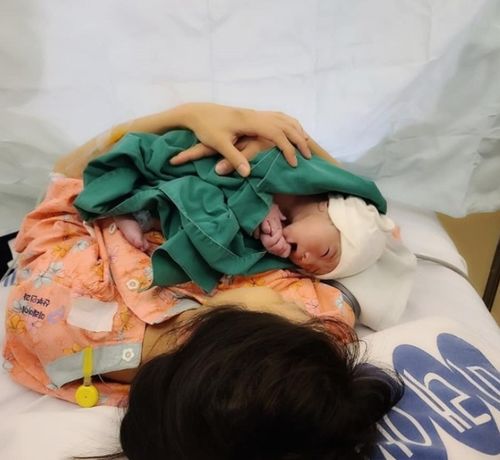 网友称医生暴力接生致婴儿终身残疾