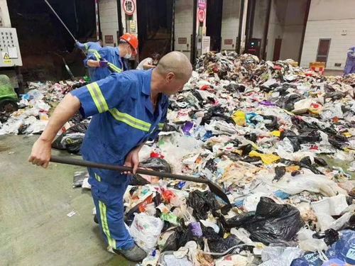 翻8吨垃圾找儿童手表被质疑浪费人力