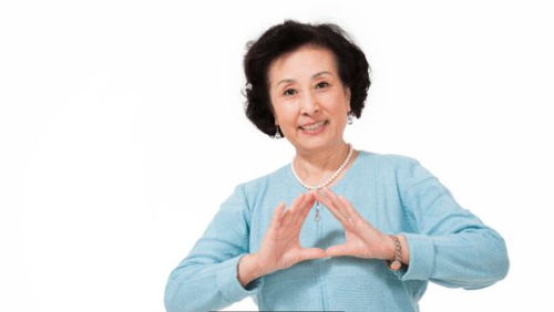 50岁阿姨“房主任”脱口秀爆火