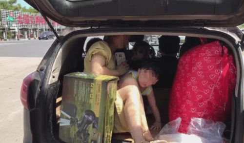生父回应把孩子塞后备箱:不会道歉