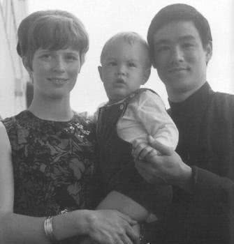 李小龙离世细节曝光 死因或是癫痫