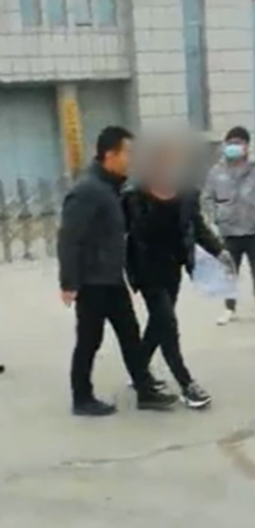 司机因与未成年发生关系被判鞭刑