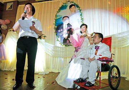 商场女厕所隔间被指安装双面镜