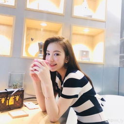 日本一白领女性的上班照意外走红