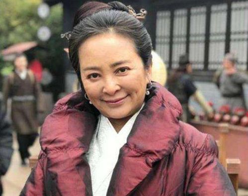 闫妮悼念朱龙广 两人曾饰演父女