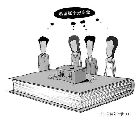 女孩称考上大学父母嫌远不给路费