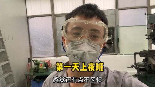 00后两男生开房住宿留满床辣条油