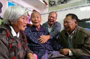 老伯把身份证改小10岁:别告诉翠花