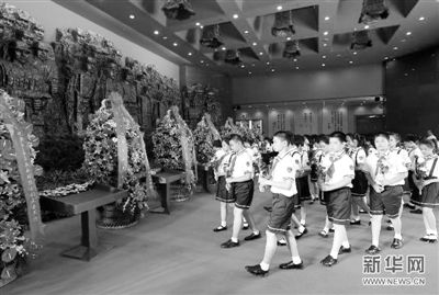 14国友人或遗属出席抗战纪念活动